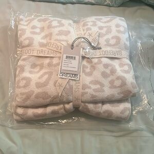 Brand new barefoot dreams pashmina